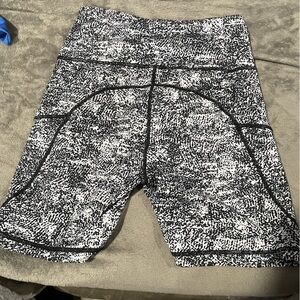 Stretchy Shorts with Pockets on both sides